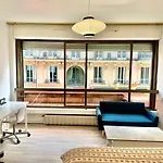 Le Berri Chic Studio-Steps from Champs-Élysées