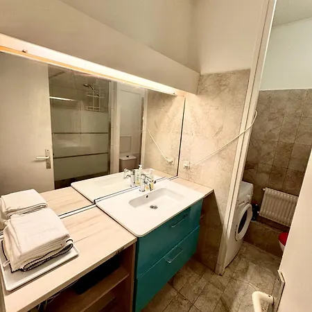 Le Berri Chic Studio-steps From Champs-élysées * Parigi
